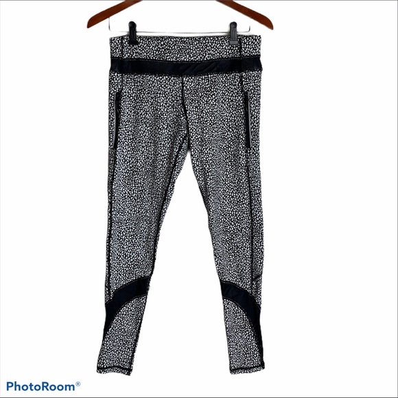 lululemon athletica Pants - Lululemon Black & White Inspire Mesh Tights